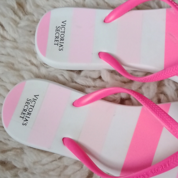Victoria's secret flip flops - Picture 4 of 8